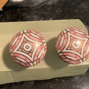 🎉🎉HP🎉12 ceramic drawer pulls/ knobs light pink/rose/white with metallic gold